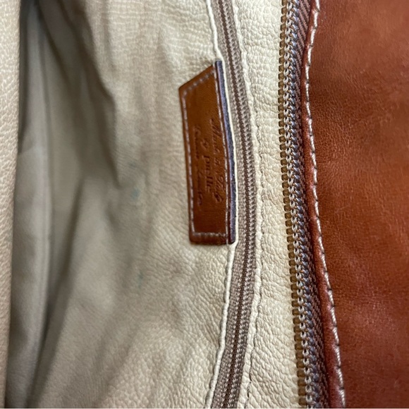 Vintage Pielle Leather Crossbody Bag with Adjustable Strap - Picture 5 of 8